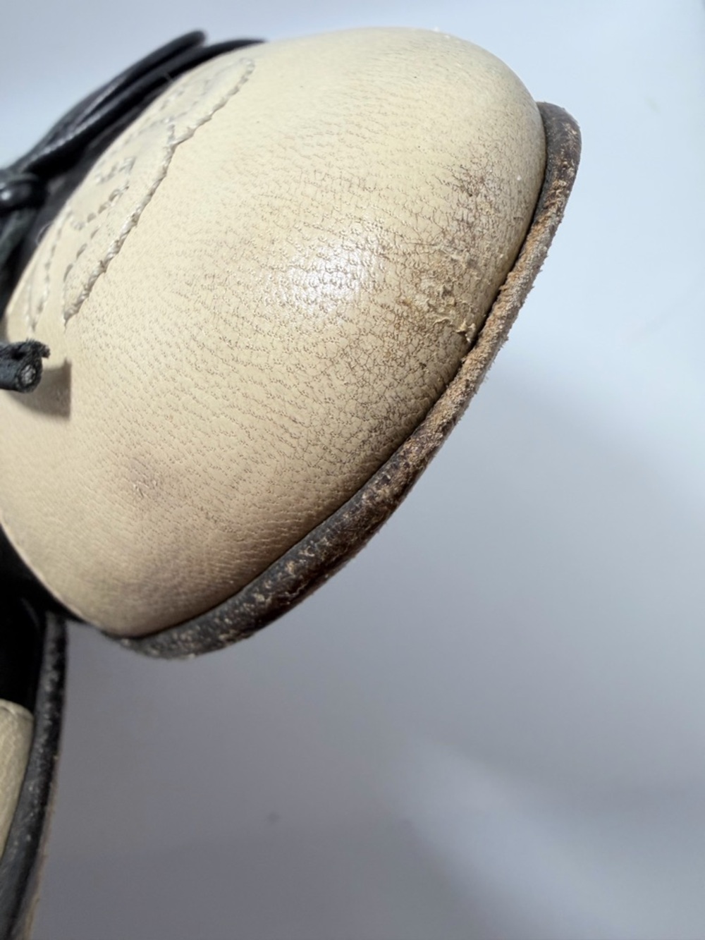 CHANEL Black and Cream Leather Cap-Toe Ballet Flats with CC Logo - Picture 14 of 16